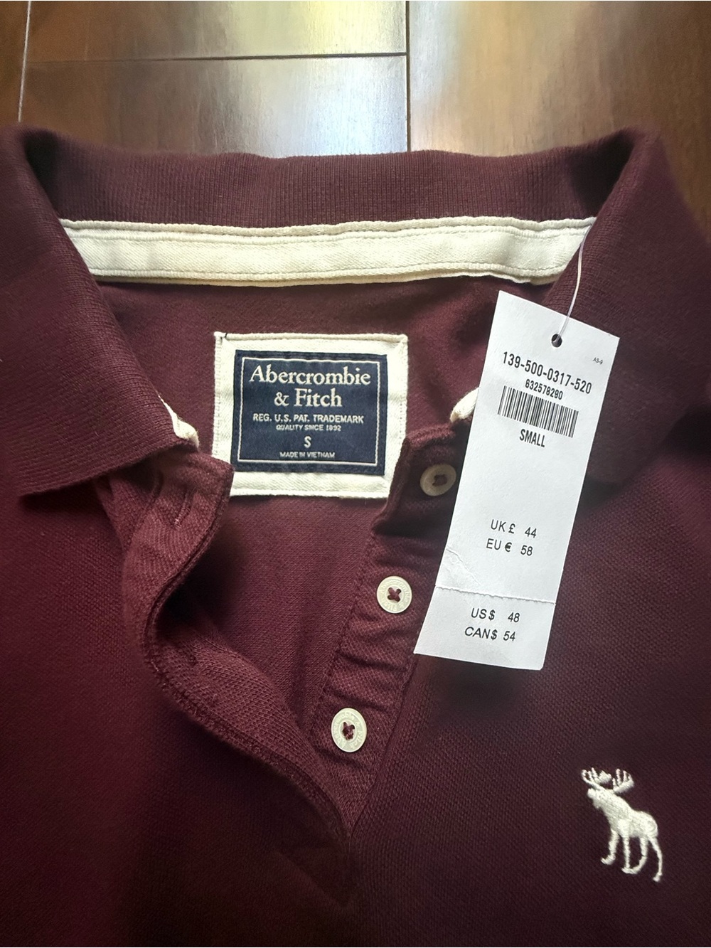 Abercrombie & Fitch Y2K Short Sleeve Pique Polo Top / Burgundy / S / NWT!! - Picture 2 of 4